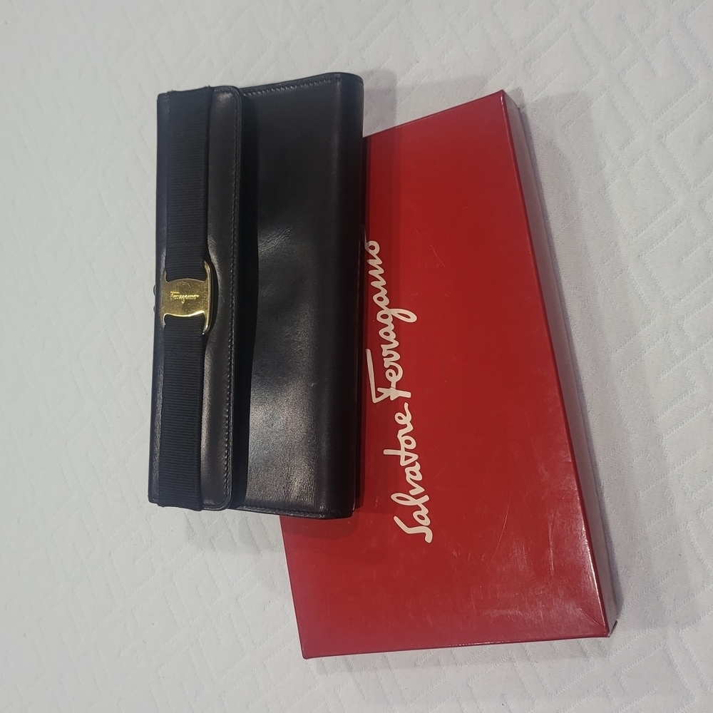 Salvatore Ferragamo Kisslock Vara Black Leather Long Wallet